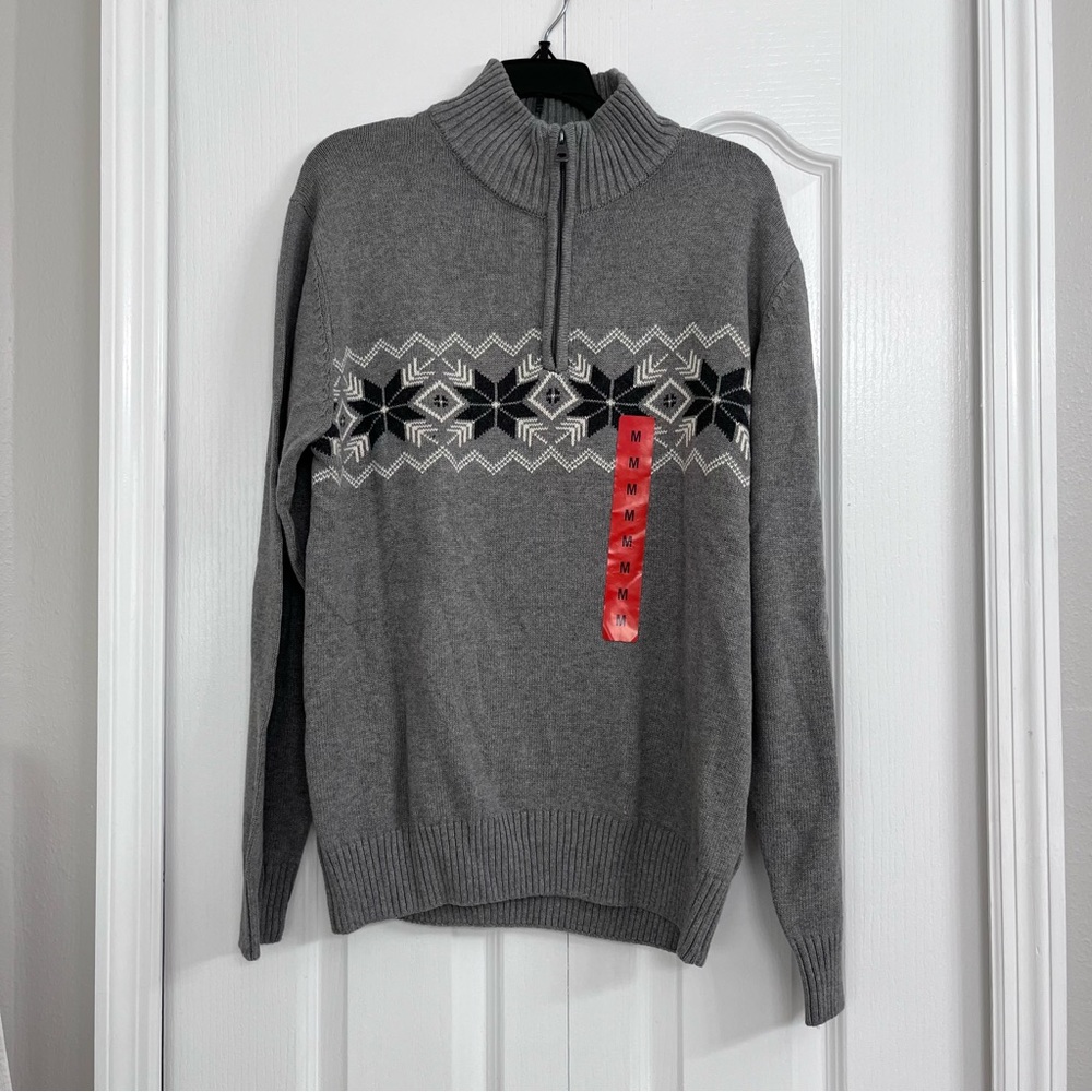 Weatherproof Gray Sweater with Black and White Pattern